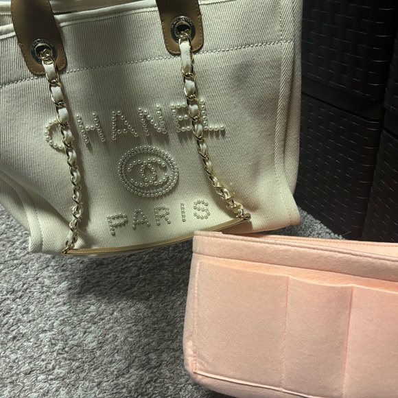 Beautiful Beaded Cream and Tan Tote Bag.  Designer Inspired logo 🆕 - Picture 8 of 8